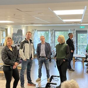 Bilde av kommunestyret som har vært på besøk på Horg, Hølonda og Buen. Foto: Melhus kommune/Albert Verhagen